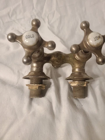 Antique Brass Claw Foot Bathtub Porcelain hot and cold Cap Faucet Cover