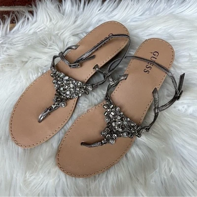 Sandalias de gladiador Guess bronceadas y plateadas adornadas con estrás sin cordones con cuña Foto 1 de 4