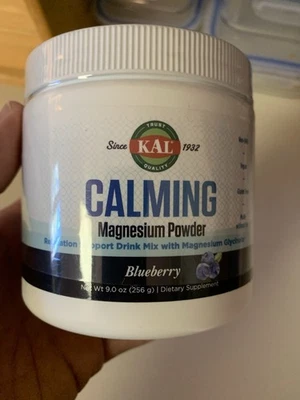 Polvo de magnesio calmante KAL sabor a arándano 9,0 oz (256 g) Foto 1 de 4