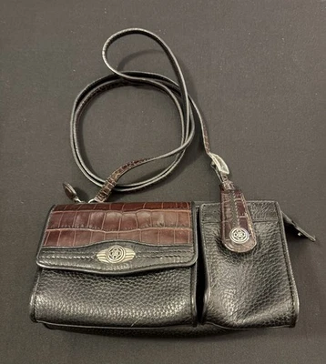 Cartera organizadora bandolera de cuero negra en relieve BRIGHTON -De colección 1094 Foto 1 de 4