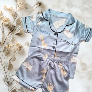 Personalisierte Safari Thema Geburtstag Junge Seide Pyjama Nachtwäsche, Kinderkleidung - Bild 1 von 2