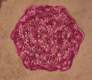 Centrino mandala fatto a mano all'uncinetto viola - Foto 1 di 1