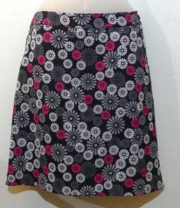 Monterey Club Golf Skort fantasia rosa e bianca su nero taglia 12 nuovo senza etichette - Foto 1 di 2