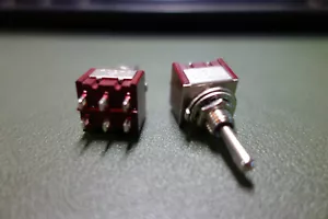 2 Stück DPDT MTS-2 On-On-On Kotflügel Ersatz Mini Kippschalter - Bild 1 von 2