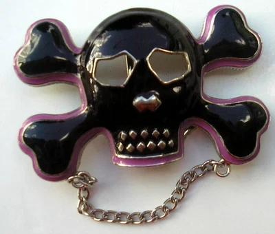 Skull & Crossbones Enamel Purple Trim Metal Belt Buckle NEW - Image 1 of 3