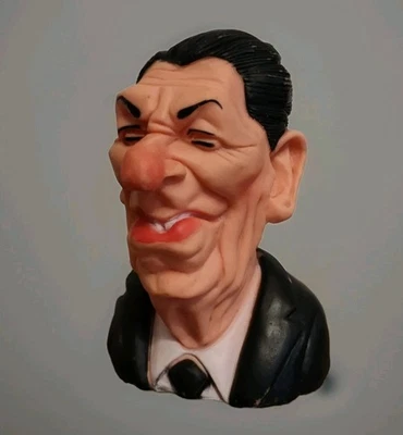 JOUET VINTAGE FIGURINE 1984 RONALD REAGAN CARICATURE POUET- POUET   SPITTING. - Photo 1/4