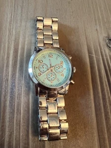 Ladies Watch Mint Green Dial New Battery - Picture 1 of 7
