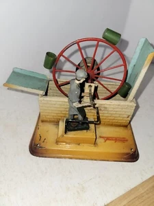 Fleischmann #226 Man turning water wheel steam toy accessory - vintage - 1950 - Picture 1 of 6