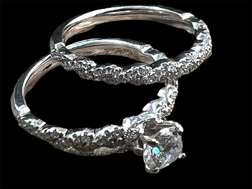 Conjunto de aliança de casamento e anel de noivado de ouro branco 14K com diamante Neil Lane tamanho 6,5 - Imagem 1 de 1
