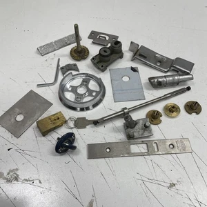 ORIGINAL Cerrajero Herramienta Caja Fuerte Repuesto Barril Cerradura Pestillo Lote Llave Perno - Imagen 1 de 4
