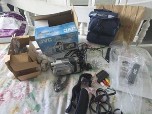 JVC GR-D33EK MINI DV DIGITAL Camcorder BOXED ACCESSORIES. in safeguard mode! UK - Picture 1 of 14
