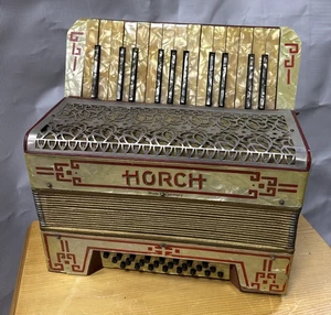 Sammlerstück: Altes Akkordeon Horch mit Koffer #110 - Picture 1 of 6