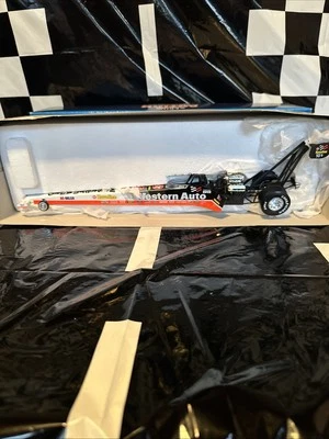 Shelly Anderson Action Racing 1:24 Scale  Top Fuel Dragster 1995 Diecast Model - Image 1 of 4