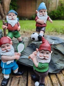 Garden Gnomes Golf, Fußball, Tennis, Wandern, Wandern, Harz 10cm Geschenk - Bild 1 von 4