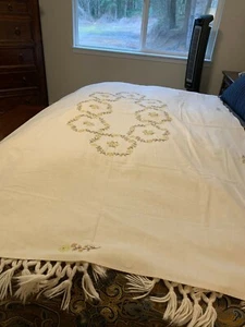 CREAM ENBROIDERED FLORAL RECTANGLE TABLECLOTH, NO FRING - Picture 1 of 5
