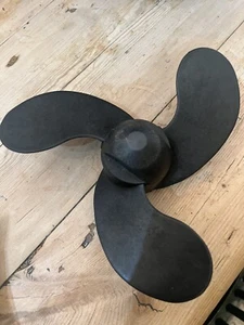 Tohatsu Nissan Propeller NEW! Plastic 2.5 -3.5 HP Free Shipping! - Picture 1 of 2