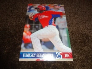 PHILLIES 2013 Yuniesky Betancourt TARJETA FOTOGRÁFICA 4" X 6" SGA - Imagen 1 de 1