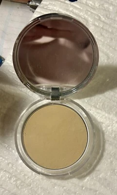 CLINIQUE Superpuder Double Face 101 Invisible Matte ( All Skin Tones) - Bild 1 von 4