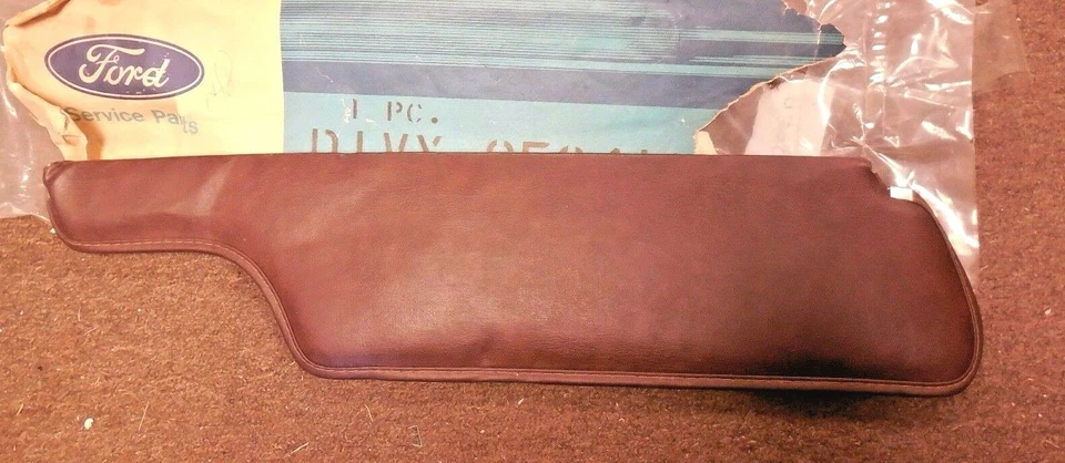 Viseira solar vinil Lincoln Continental NOS 1971 1972 D1VY-6504105 - Imagem 1 de 2