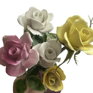 Lotto di 5 fiori rosa vintage in porcellana con stelo rivestito in plastica Capodimonte LEGGI - Foto 1 di 7