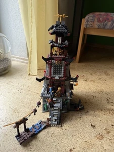 LEGO NINJAGO: Die Leuchtturmbelagerung (70594) - Bild 1 von 3