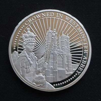 70th Platinum Jubilee Coin Commemorative Queen Elizabeth II UK 1952-2022 - Image 1 of 4