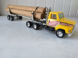 Ertl International S Series Heavy Duty Logger Truck Sattelzugmaschine Anhänger 3608 - Bild 1 von 10