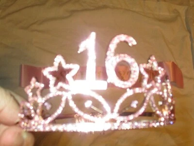 Nueva Tiara Rosa Estrás Dulce 16 Con Faja Rosa Fiesta de Celebración de Cumpleaños Foto 1 de 4