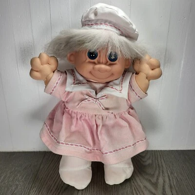 Muñeca Russ Troll Niños 12" Felpa Cabello Desteñido Vestido Rosa Con Conjunto Marinero De Colección Foto 1 de 4