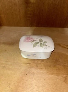Vintage Mikasa Bone China Box with Lid April Rose Dresser Trinket B 2053 - Picture 1 of 11