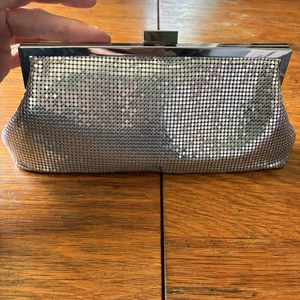 Kate Landry Abend-Clutch silber Metall Netz Tasche mit silberner Kette Schulterriemen - Bild 1 von 12
