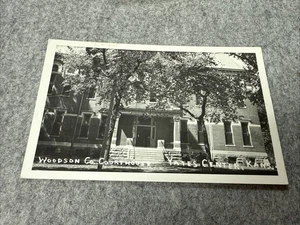 Cartolina fotografica Yates Center Kansas KS RPPC Woodson Co. Court House anni '50 - Foto 1 di 2