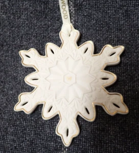 Wedgwood W Ornament 2003 jährliche Schneeflocke - 4 Zoll - in Box - Bild 1 von 5