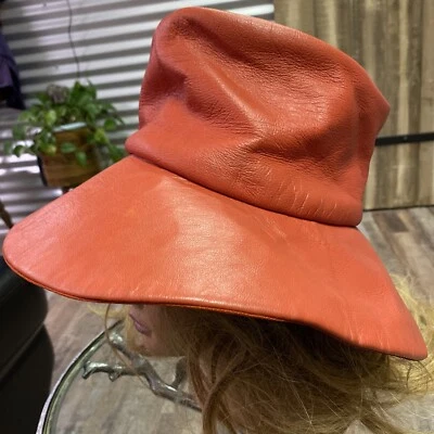 Sombrero de compras ancho Paddington Trilby Side de cuero rojo vintage años 70 forrado Nueva York Foto 1 de 4