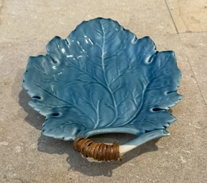 Vintage Leaf Shaped Serving Tray with Raffia - Picture 1 of 7