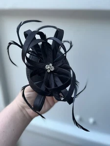 Black Zircon Feather Headband Hat Fascinator Race Royal Ascot Funeral Wedding - Picture 1 of 4