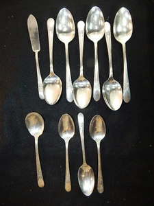 IS Beloved 11 sopas y cucharaditas largas Wm Rogers cubiertos de plata de colección - Imagen 1 de 6