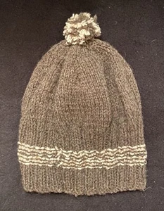 *NWT* MADE IN AUSTRALIA-HAND KNITTED GRAY CHILDS/KIDS BEANIE-w/Pom-Pom - Picture 1 of 8