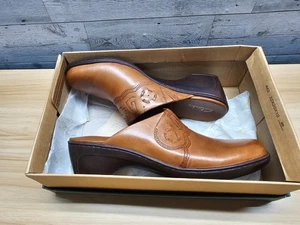 CLARKS DIXEN CLOGS - WOMENS SIZE 10 M - TAN - Picture 1 of 9