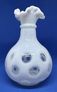 1940'S  FENTON WHITE OPALESCENT COIN DOT OPTIC BUD VASE OHIO & W. VA., USA 5.5" - Picture 1 of 8
