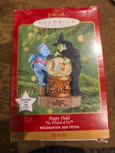 Wicked Witch of the West & Flying Monkey Poppy Field Hallmark Keepsake 2000 Difícil de encontrar - Imagen 1 de 7