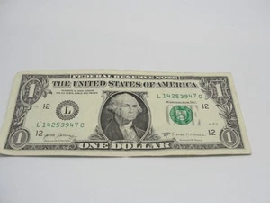 ONE DOLLAR ERROR IN UPPER SERIAL NIMBER ( HIGH 7) FEDERAL RESERVE NOTE Z2535 - Picture 1 of 3