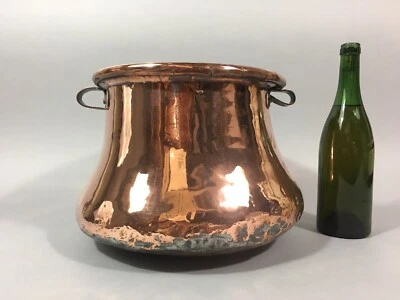 Très ancien grand CHAUDRON dinanderie CUIVRE jaune 18° Corps ventru Lèvre ourlée - Photo 1/4