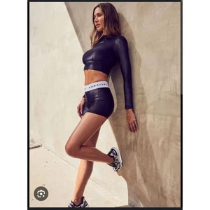 Pantalones Cortos Koral Activewear Hot Tiro Alto Aden Talla XS Negros - Imagen 1 de 9