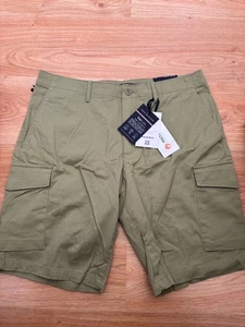 BNWT Men's Tommy Hilfiger THFLEX 1985 Harlem Cargo Shorts Faded Olive 32 waist - Picture 1 of 5