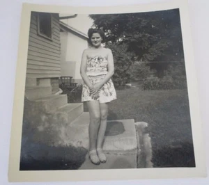 Vintage Real Photograph Pretty Woman Glamour Fashion Summer Outfit - Picture 1 of 3