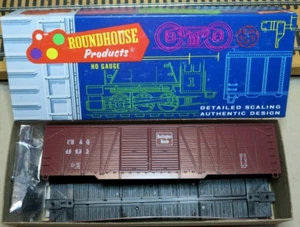 Roundhouse 7868 HO 50' Outside Braced Boxcar Kit "Chicago Burlington & Quincy" - Picture 1 of 6