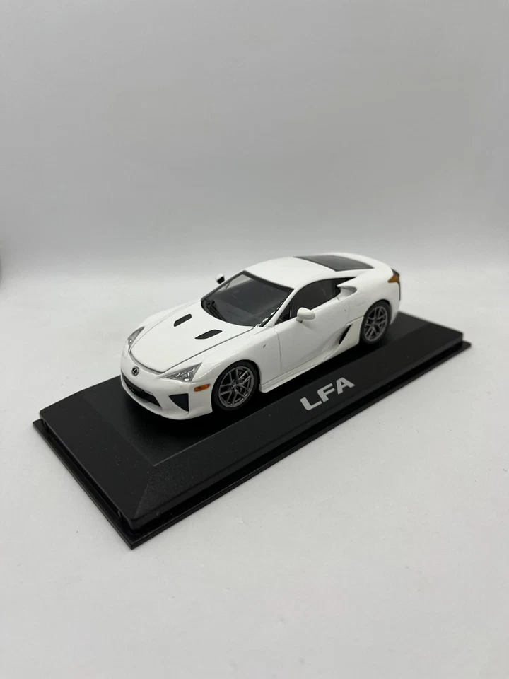 MINICHAMPS Lexus LFA white LFA079 1:43 1/43 - Image 1 of 4
