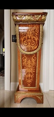 Par de pedestais embutidos franceses – tampos de mármore e bronze Ormolu, MONUMENTAL 57” - Imagem 1 de 4