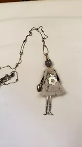 Halskette Unikat Perlen Herz Lockit Mädchenform im Kleid - Bild 1 von 3